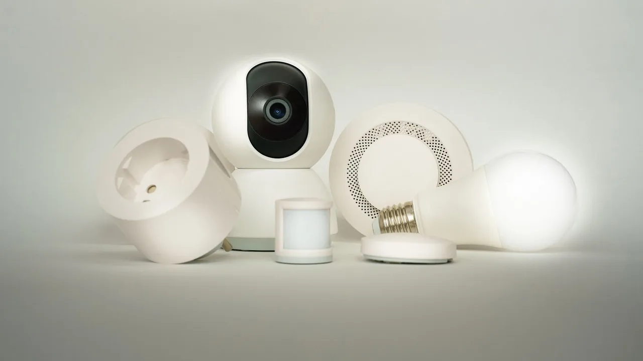 Smart home devices: security camera, motion sensor, smart plug, smoke detector and smart bulb